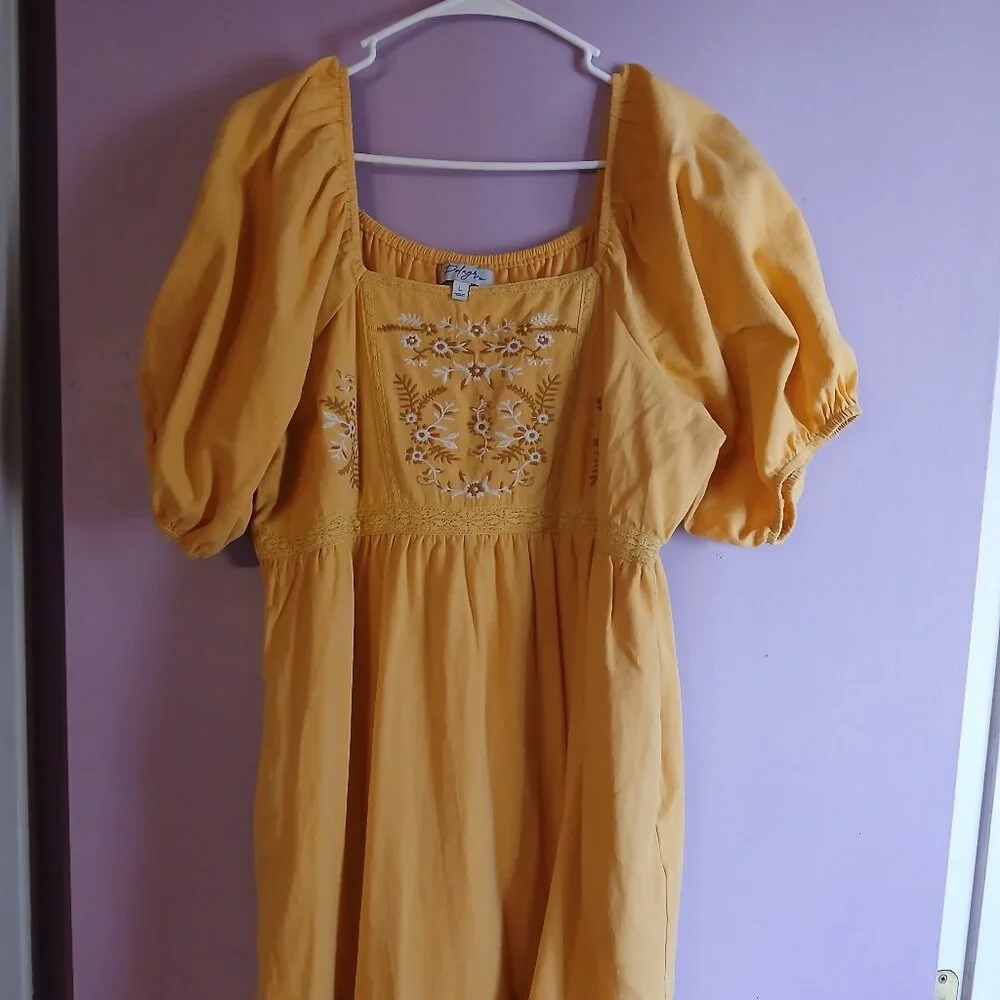 Large yellow embroidered dress - Picture 1 of 11